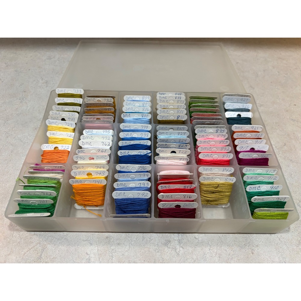 DMC Embroidery Floss Lot 89 Spools Bobbins Numbered Cards Storage Case Crafts